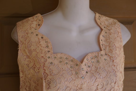 Vintage 1950s lace overlay pastel wiggle dress mi… - image 6