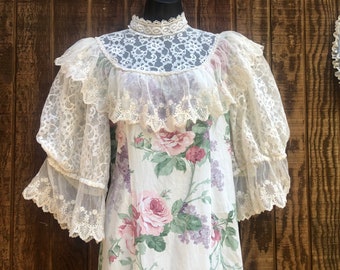 Vintage floral and lace dress small 12 80s 1980s puffy sleeves