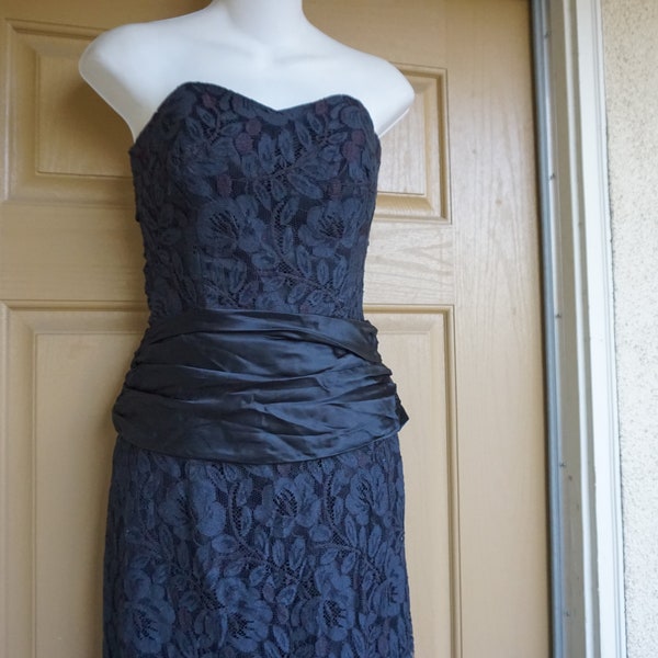 1990s vintage maxi mermaid trumpet black lace dress size 9/10 by Roberta sweetheart