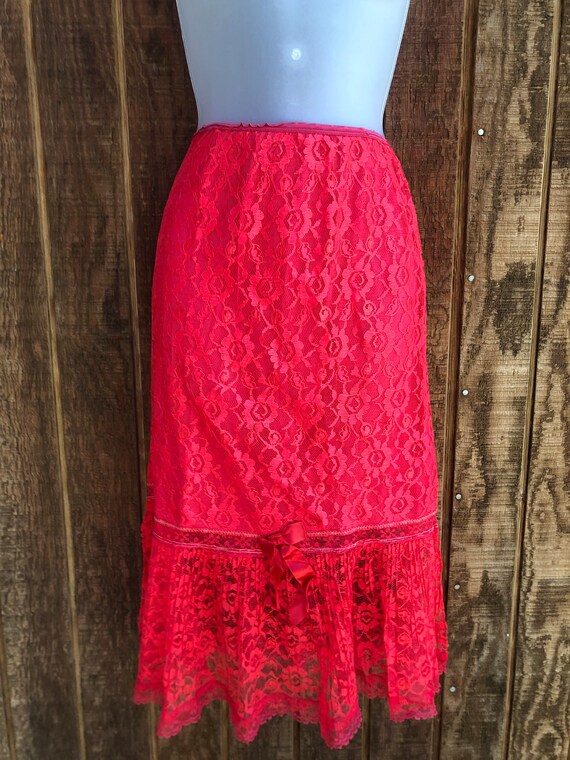 Red 1950s vintage slip skirt size small lace - image 5