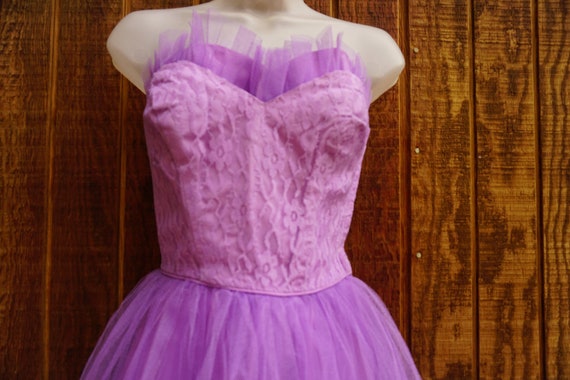 Vintage strapless purple 1950s lace prom dress wi… - image 6