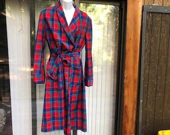 Pendleton plaid robe size medium red blue green wool