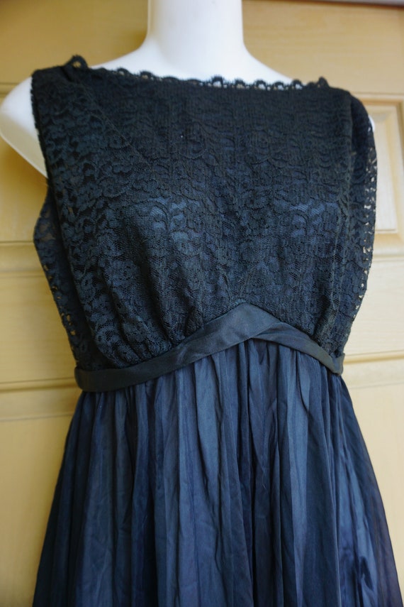 Vintage solid black maxi medium romantic lace 60'… - image 2