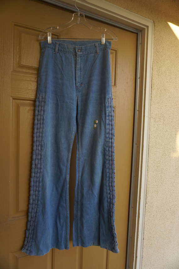 small size Medium 11 / 12 bell bottom jeans wide l