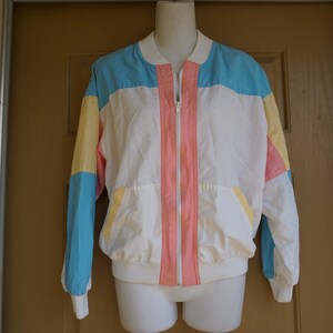 Vintage 90s pastel windbreaker jacket size 10 Medium M by Bay Club Active light weight and great for jogging
