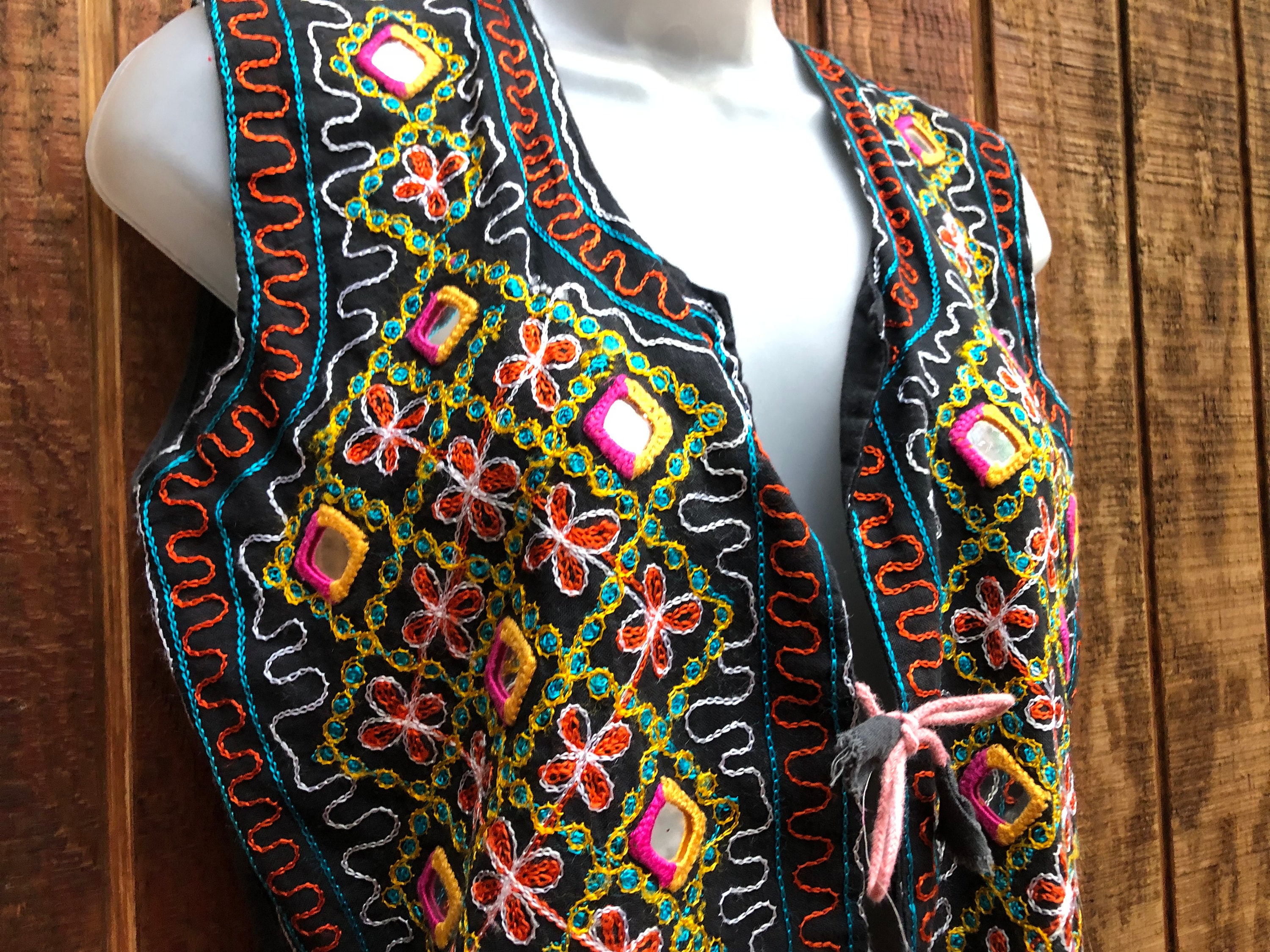 Lightweight Embroidered Mirrored Fun Colorful Vintage Size Medium