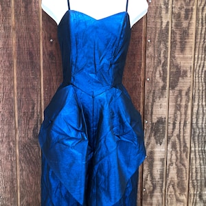 Roberta 1980s or 90s sweetheart shiny metallic blue prom dress costume women&#39;s bold unique small/medium size 5/6 shinny fun