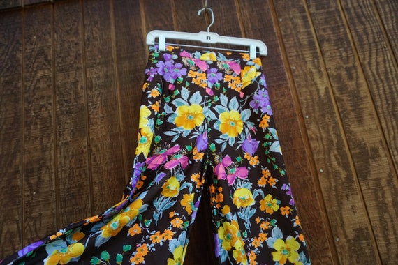 True Vintage polyester floral 70s bell bottom pan… - image 5