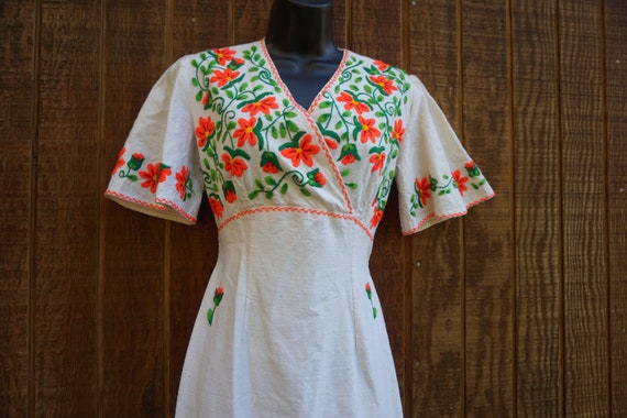 Vintage Medium dress floral embroidery embroidere… - image 10