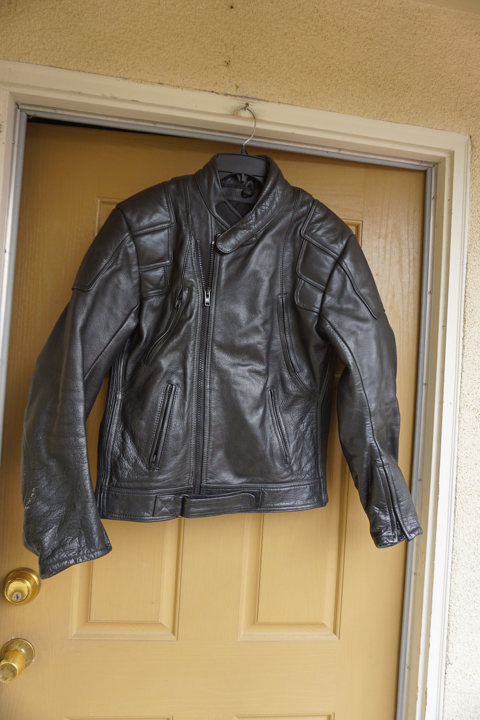 thumbnail image 2 of Vintage Black Lion Motorcycle Leather Jacket – CE Protectors, Removable Thermal Liner, Size M 2 of 5