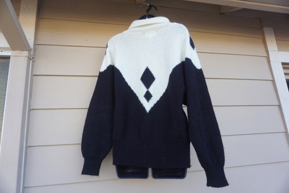 knit sweater size medium - image 4