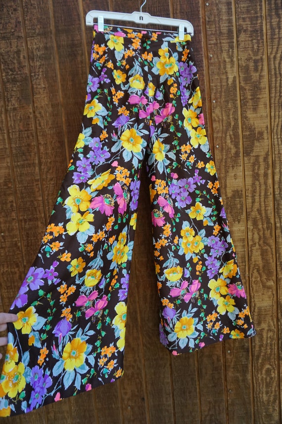 True Vintage polyester floral 70s bell bottom pan… - image 10