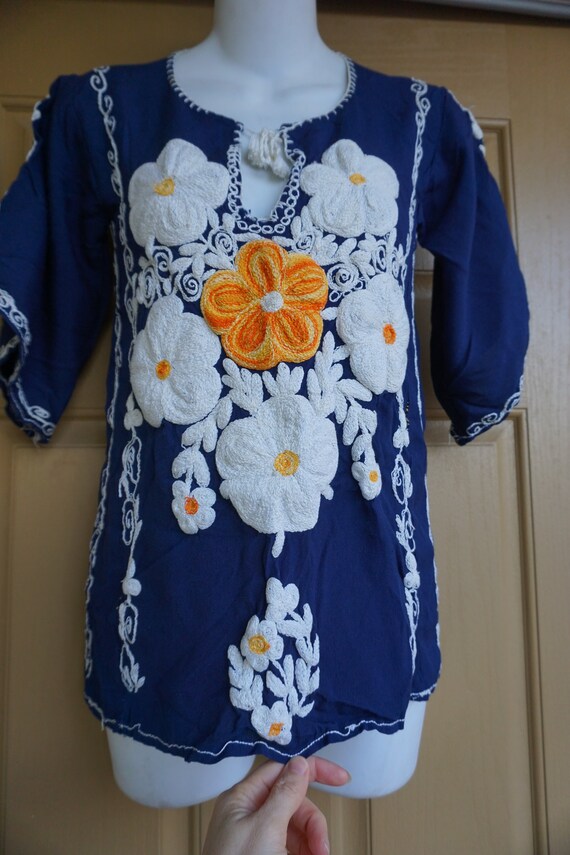 Vintage size small blouse with floral embroidery … - image 3