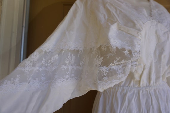 White lace batwing dress poofy lace sheer sleeve … - image 7