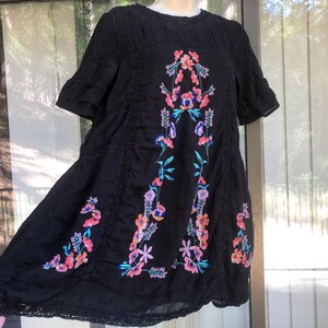 Free People Black Floral Embroidered Loose Fit Tent Shirt Oversize Slouchy  Size Labeled S Cotton