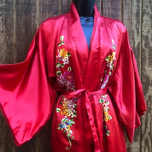 Vintage floral embroidered robe small medium large Asian