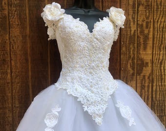 Beautiful Mori Lee wedding dress gown size 6 beaded bodice with flowers and sheer overlay skirt sequined