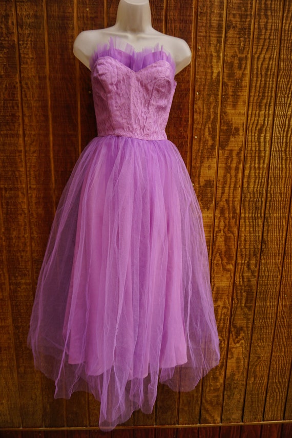 Vintage strapless purple 1950s lace prom dress wi… - image 3