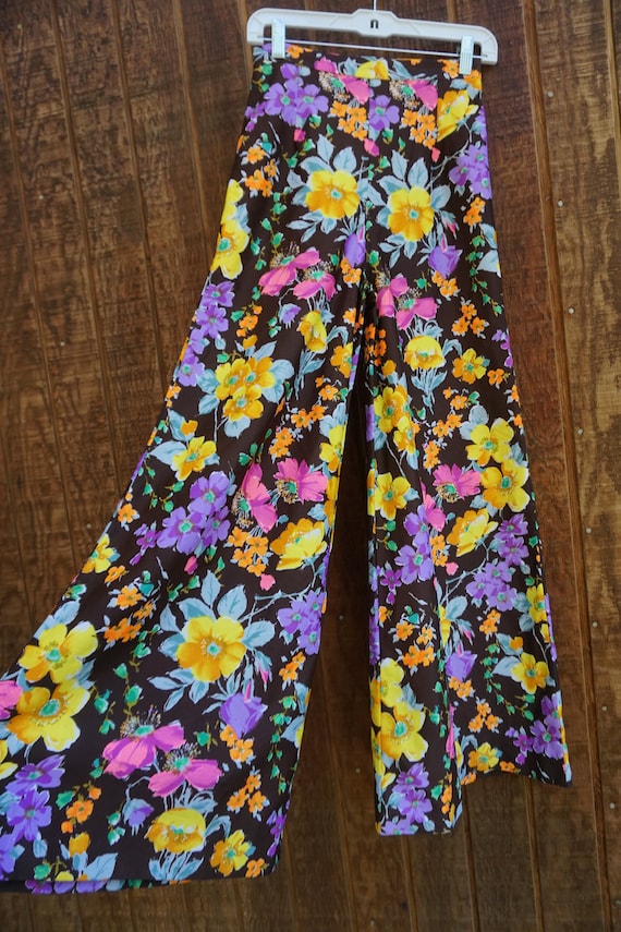 True Vintage polyester floral 70s bell bottom pan… - image 6