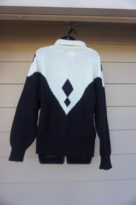 knit sweater size medium - image 7