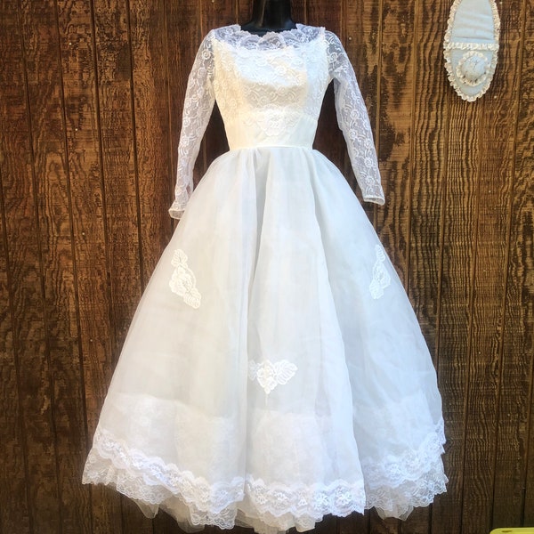 Vintage 1940s 1950s tulle and lace wedding dress gown small 3-5 40s 50s