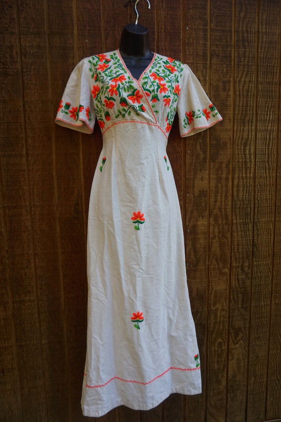 Vintage Medium dress floral embroidery embroidere… - image 9