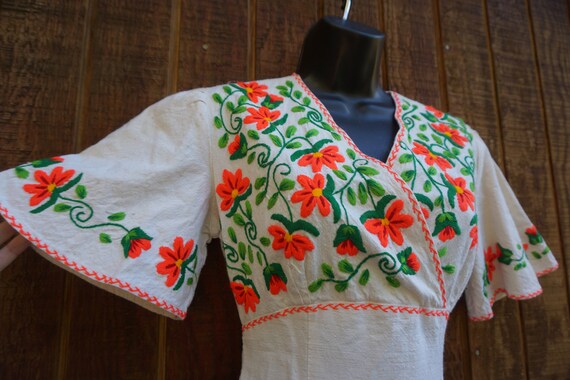 Vintage Medium dress floral embroidery embroidere… - image 2