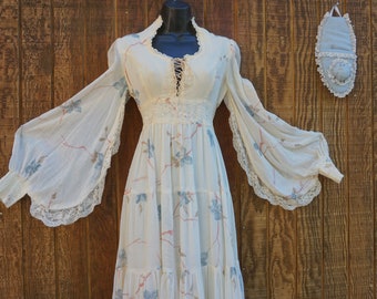 Gunne sax size 11 medium prairie lace maxi dress laces up the front with long sleeves 70s 1970s