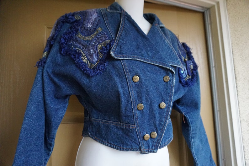 Vintage 80s 90s cropped blue denim jean jacket size medium by Johnnie Five women/'s shoulder pads zipper back