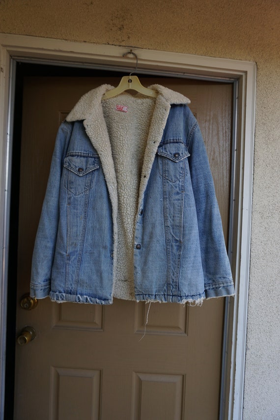 Distressed size 44 insulated levi's denim jacket h