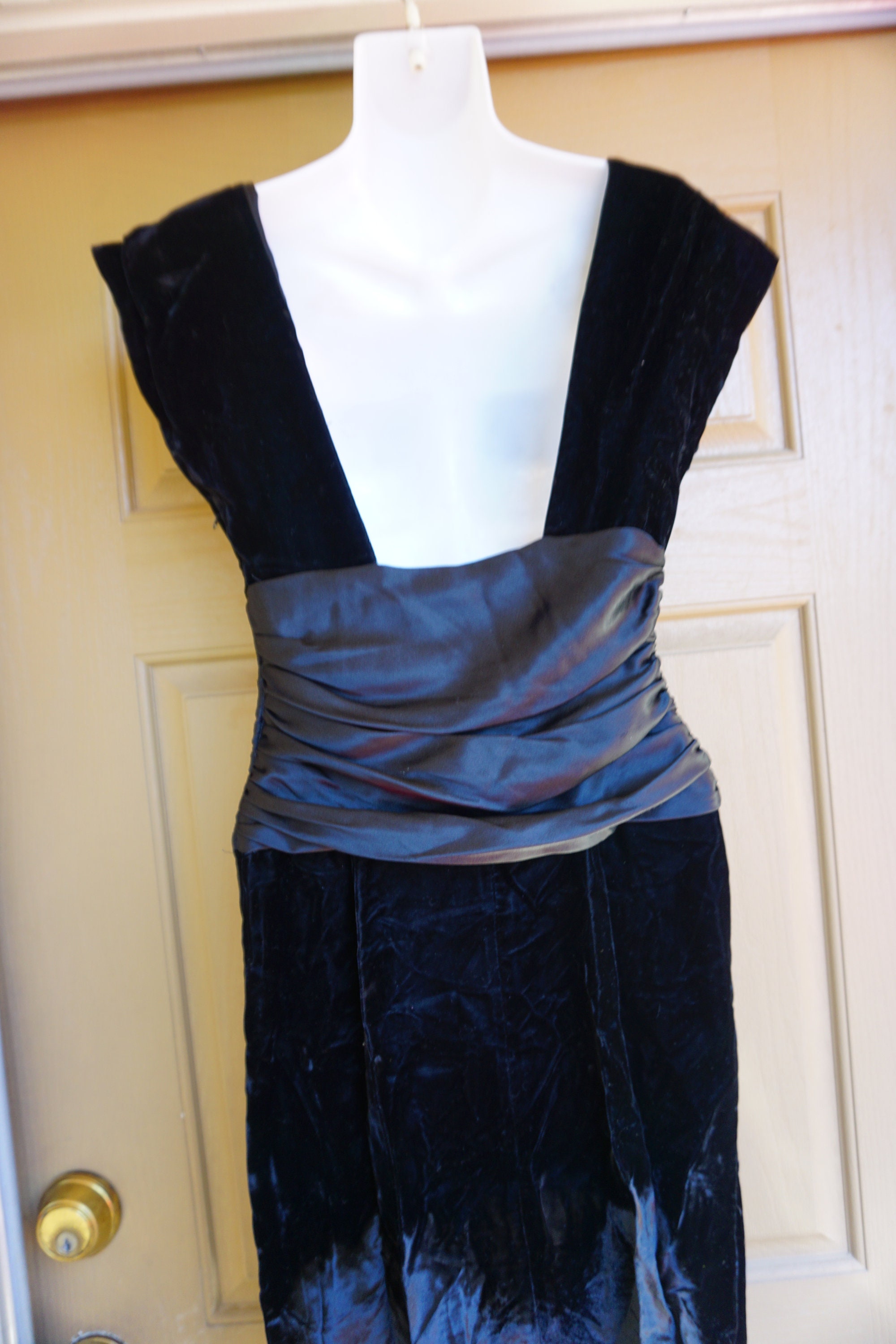 Velvet Vintage dress size 8 sleeveless ruched cinched waist | Etsy
