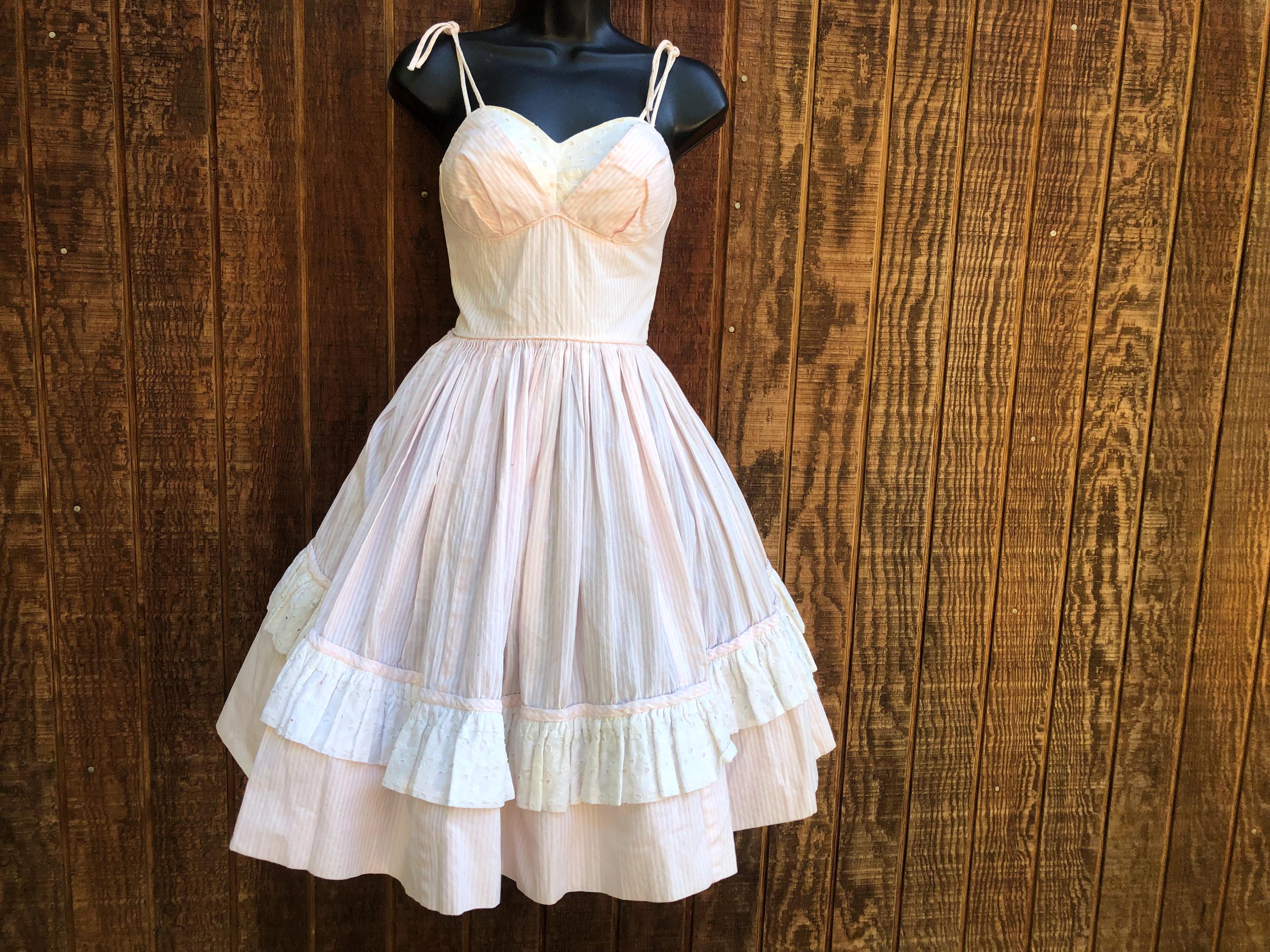 fitted lace wedding dress Size 8 Short Sleeve 50s Lace Dress