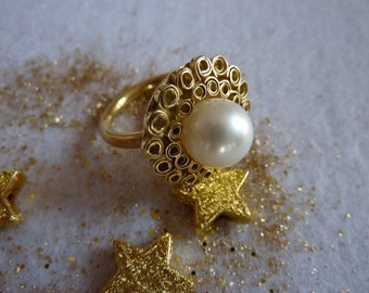 Freshwater pearl ring in gold