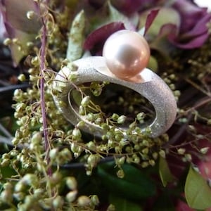 Ring silver, freshwater pearl Rose image 1