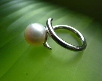 Anillo de plata, perla de agua dulce