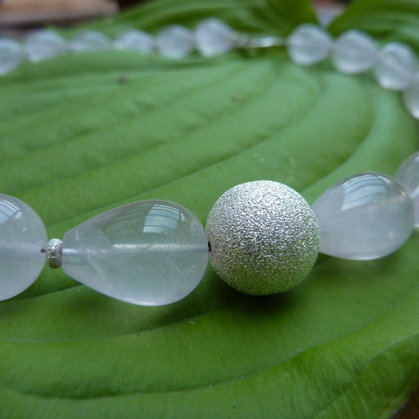 Halskette Rosenquarz mit Kugel und Ringel in Silber