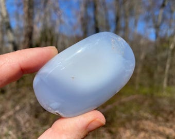 カルセドニーパームストーン - 研磨されたカルセドニークリスタル