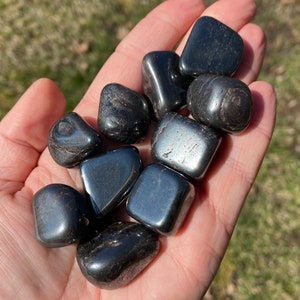 10 pcs Hematite Tumbled Stones - Hematite Crystals - 20mm - 35mm