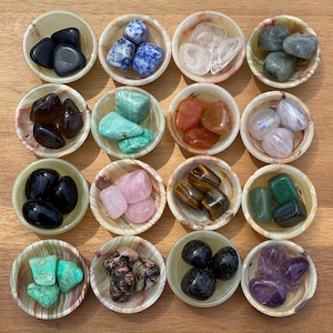 2” Onyx Dish and Tumbled Crystals - Crystal Bowl Tumbled Set
