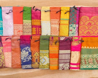 20 Sari-tassen - 10 x 10 cm - Gerecyclede Sari-tassen - Stoffen geschenkzakjes - Tassen voor de groothandel