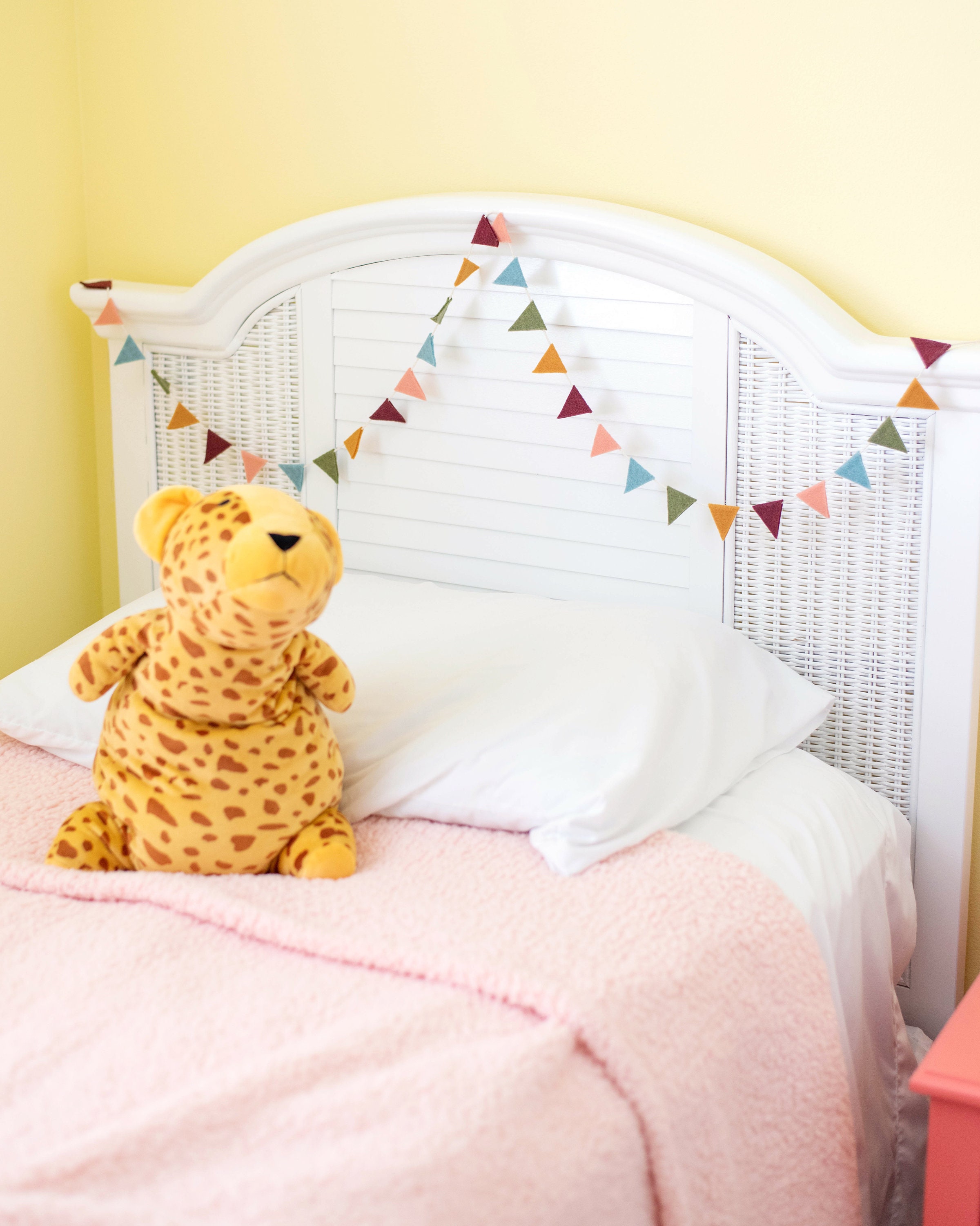 カスタムカラーのミニ三角フェルトフラッグガーランド | 保育園