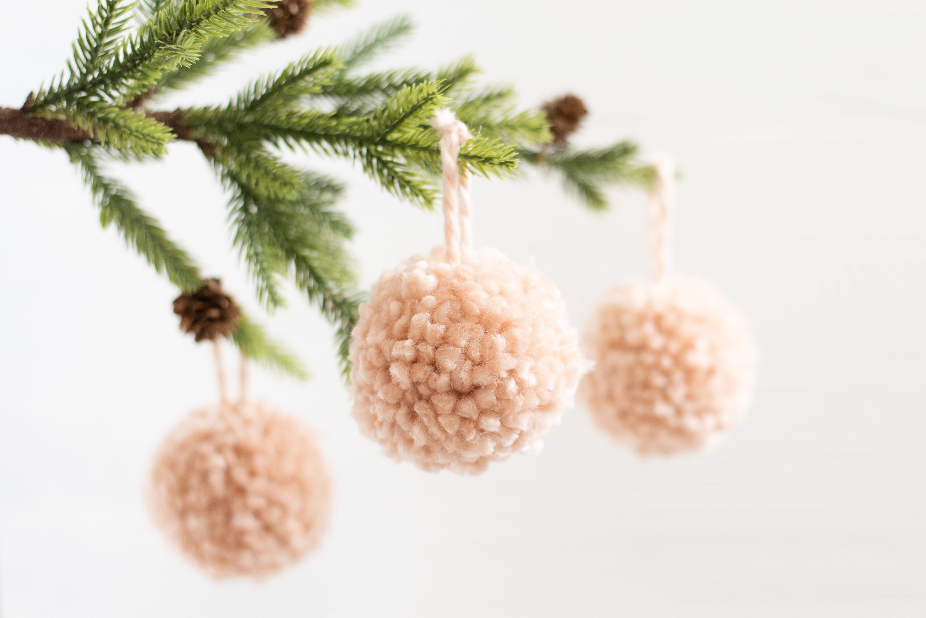 30 Pompon Colorati Da 30 Mm - Morbidi, Per Artigianato, Decorazioni Pasqua E Natale, Fai-Da-Te Creativo - Foto 6