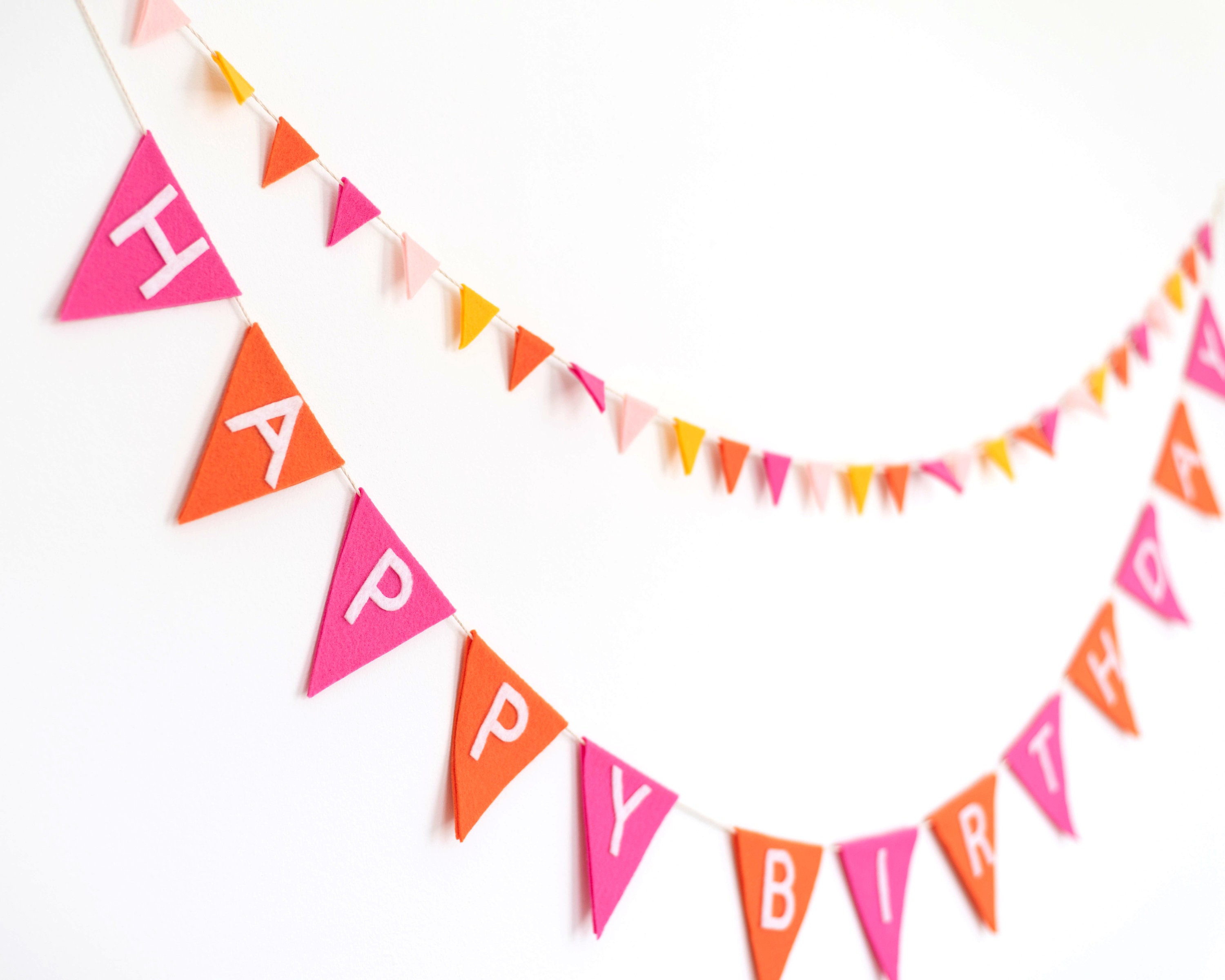 カスタムカラーのミニ三角フェルトフラッグガーランド | 保育園