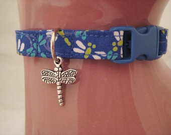 Katzenhalsband mit blauer Libelle und silbernem Libellenanhänger