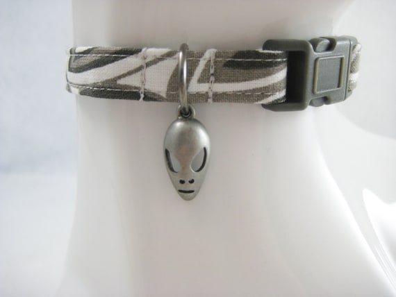 Cat Collar - Silver Alien on Squares or Pewter Alien on Geo - Safety Release collar with Spooky Alien Halloween Charm for your Special Kitty
