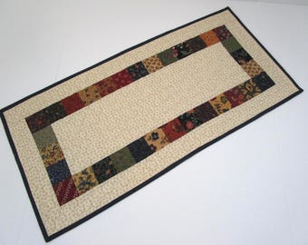 Scrappy Quilted Table Runner: Country Decor, Farmhouse Style, Primitive Mat, (14 1/2" x 30")