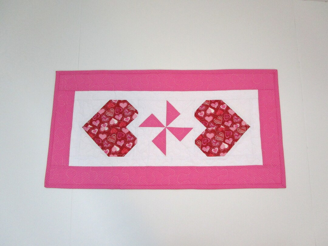 Quilted Table Topper, Heart Table Mat, Valentines Décor, Quilted Table
