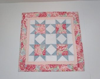 Quilted Star Table Topper: Floral Farmhouse Candle Mat (22 1/2 inches)