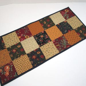 Quilted Table Runner Country Decor: Patchwork, Table Topper, Handmade, (14"x31 1/2")