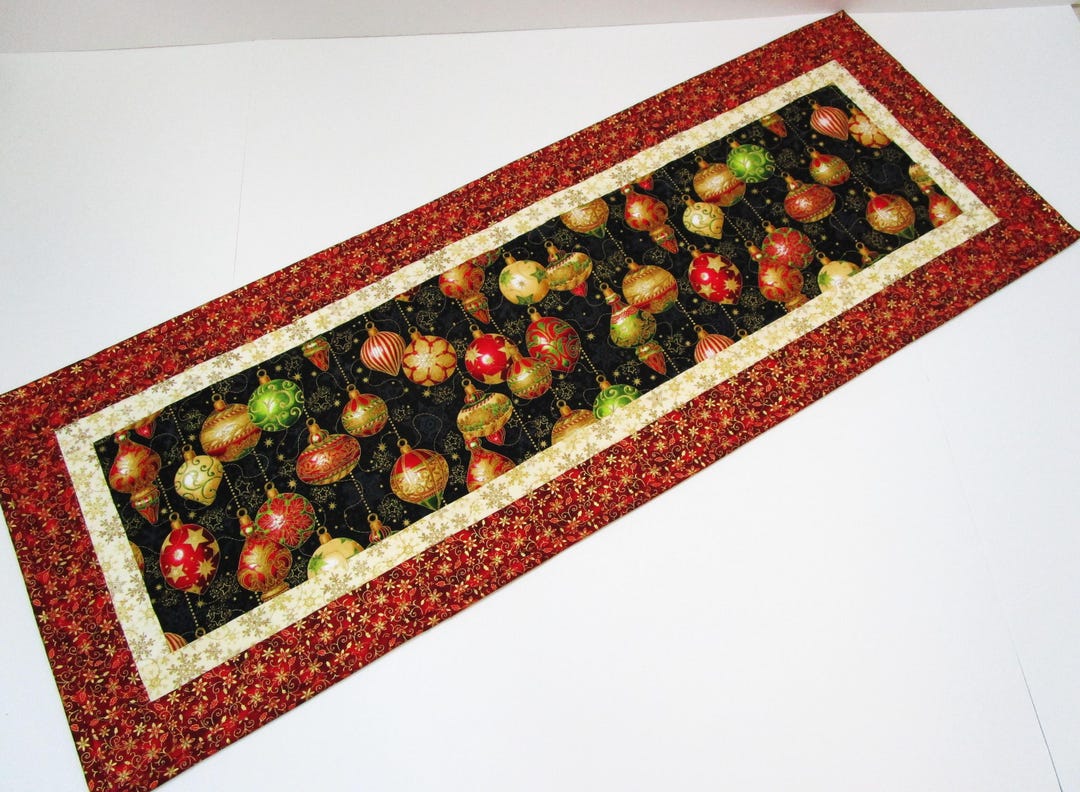 Christmas Luxe Quilted Table Runner GFTOQA74